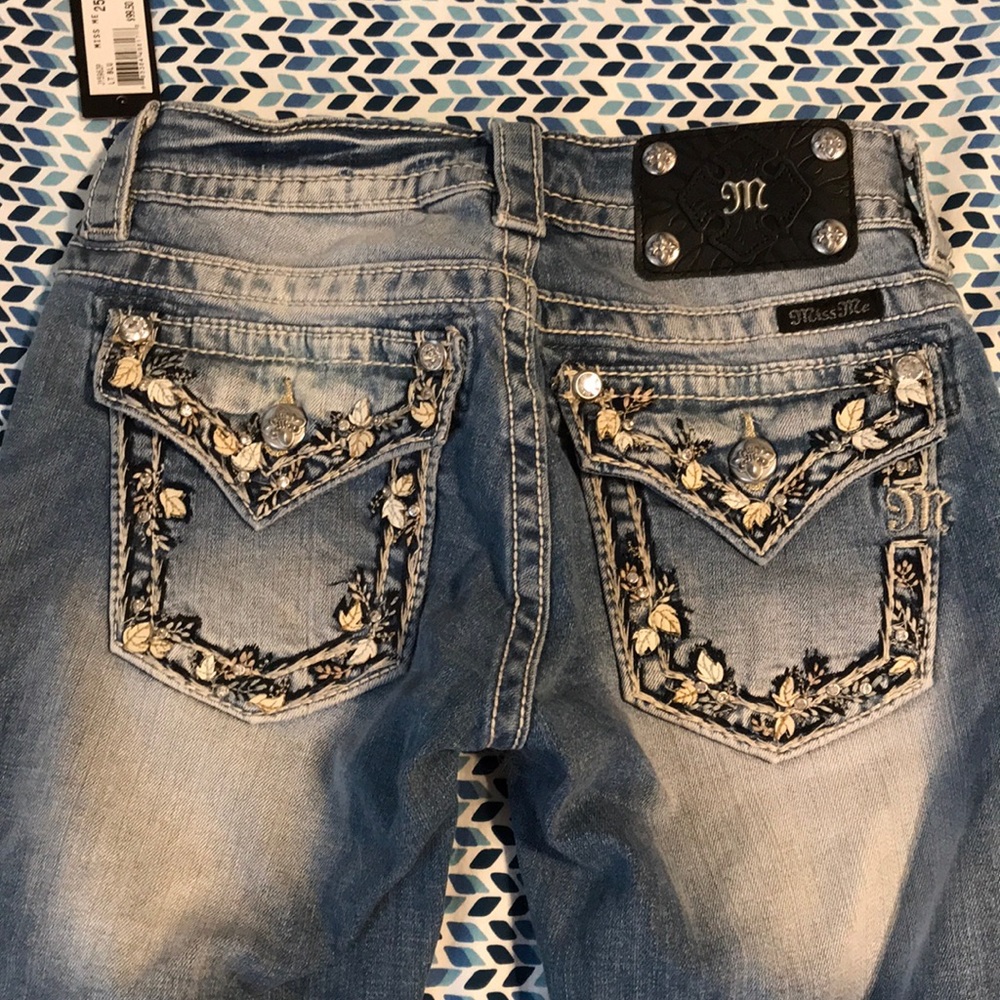 Miss Me Signature Cuffed Capri LT BLUE Inseam 20” - Picture 8 of 8